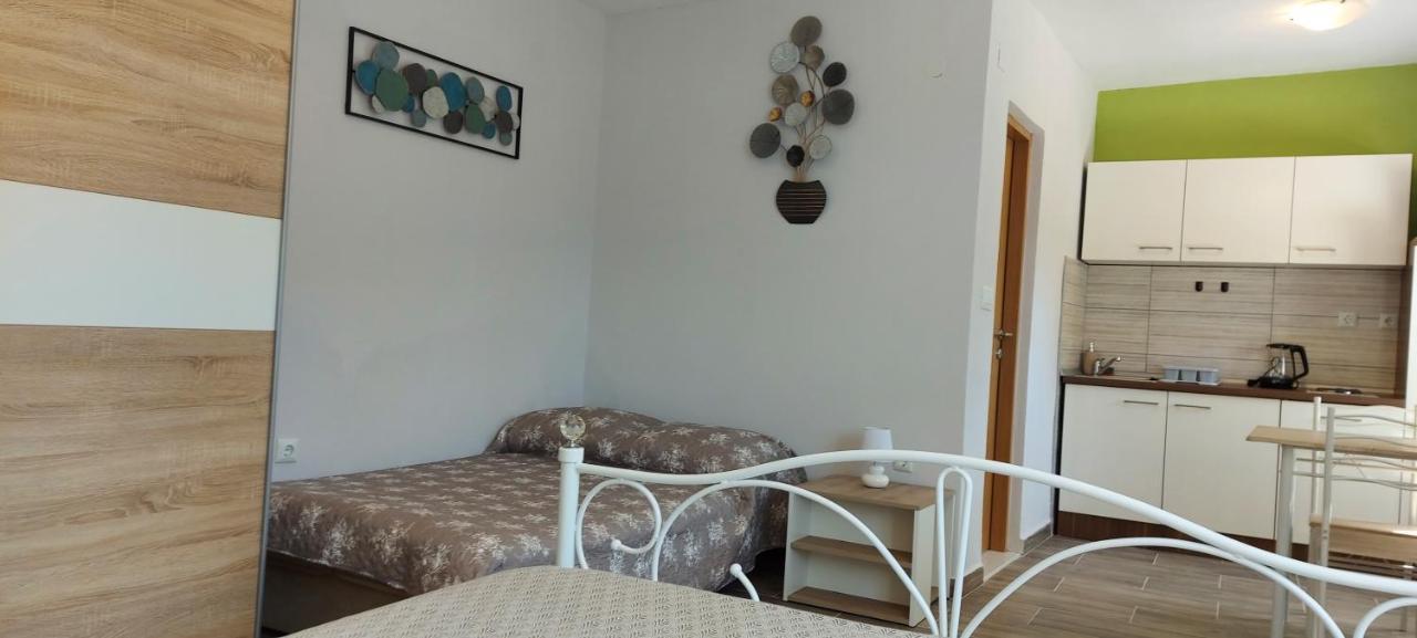 Studio Apartment Palmira Ližnjan Eksteriør billede